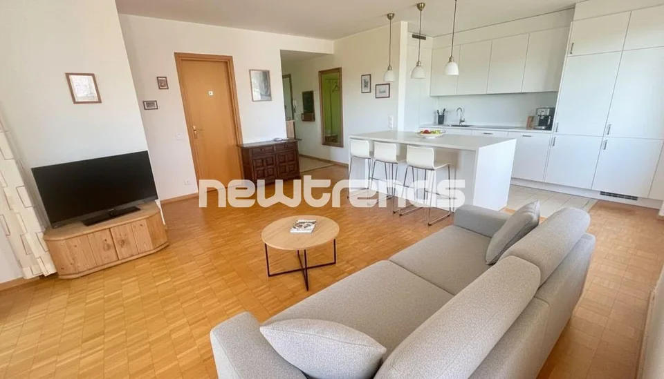 AMPIO 2.5 CON TERRAZZINO E PARZIALE VISTA LAGO CON POSTO AUTO – Foto 6 von 13