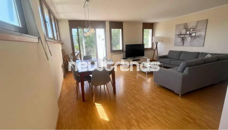 AMPIO 2.5 CON TERRAZZINO E PARZIALE VISTA LAGO CON POSTO AUTO