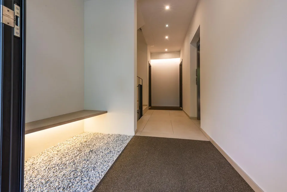 Luminoso appartamento 4,5 locali con terrazza e bel giardino privato – Foto 14 von 19