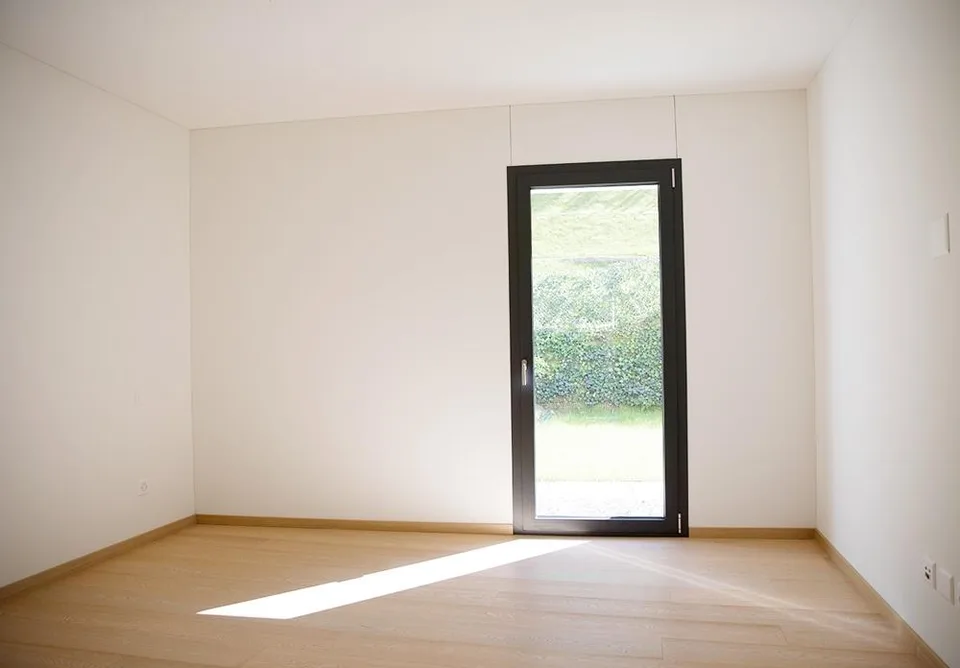 Montagnola – Arasio: elegante 4.5 locali con giardino privato e ter...