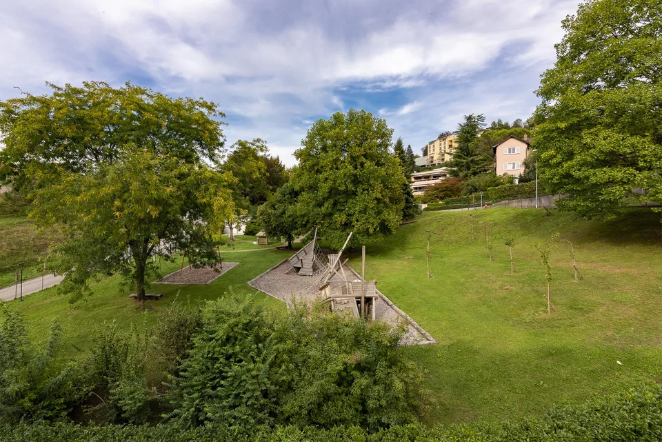 Luminoso appartamento 4,5 locali con terrazza e bel giardino privato – Foto 10 von 19