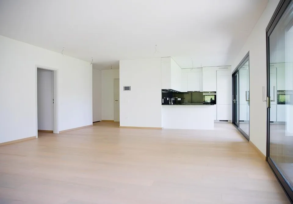 Montagnola Arasio: elegantes 4.5-Zimmer-Wohnung mit privatem Garten und Terrasse