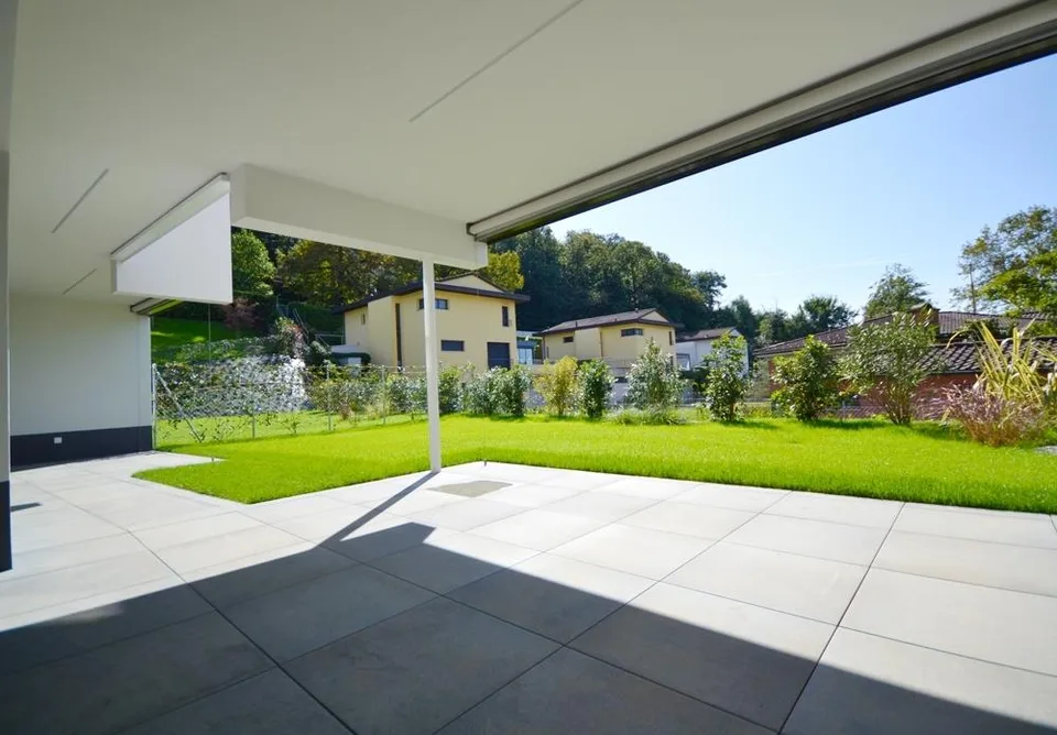Montagnola – Arasio: elegante 4.5 locali con giardino privato e ter...