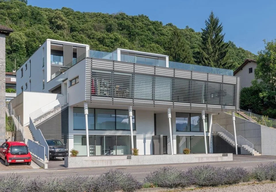 Vezia: spazio commerciale pronto all’uso, ideale investimento.