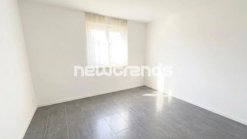 CASA BIFAMILIARE CON 2 APPARTAMENTI INDIPENDENTI DI 10 LOCALI – Foto 18 von 27