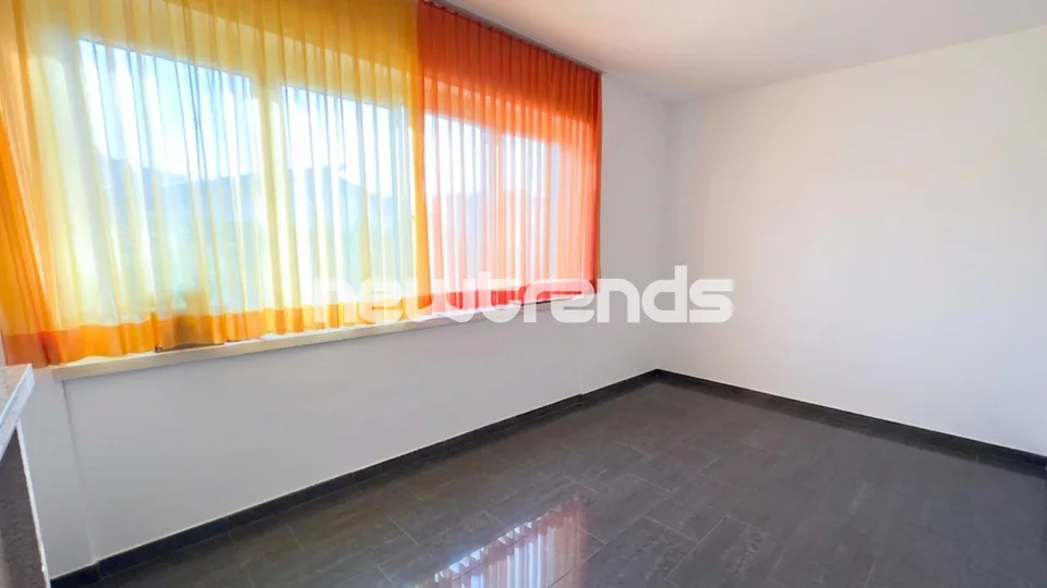 CASA BIFAMILIARE CON 2 APPARTAMENTI INDIPENDENTI DI 10 LOCALI – Foto 16 von 27
