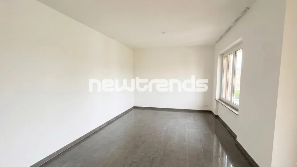 CASA BIFAMILIARE CON 2 APPARTAMENTI INDIPENDENTI DI 10 LOCALI – Foto 12 von 27