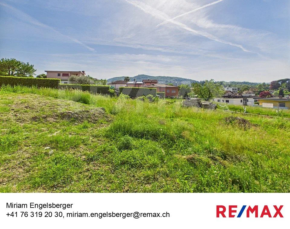 Terreno edificabile con licenza approvata per due villette monofami...