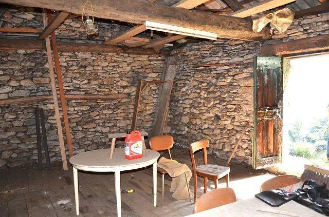 zwei Ställe zum Ausbauen mit Rebberg und viel Land / Cascina di 2 l...