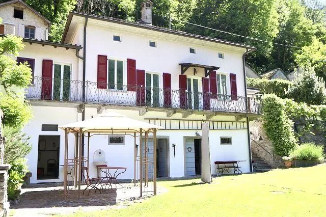 3 1/2-Zimmer-Tessinerhaus an sehr ruhiger, sonniger Aussichtslage /...