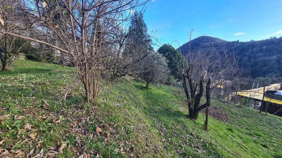 Curio: terreno edificabile in zona panoramica