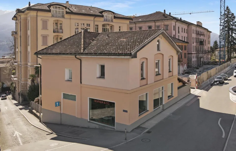 Locarno - Spazio commerciale con due appartamenti / Gewerbefläche m...