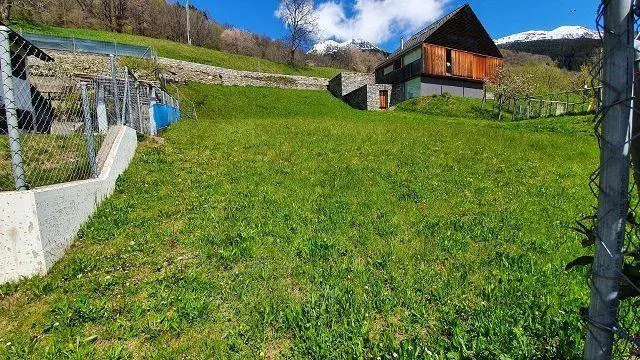 Terreno edificabile di 584 m2 in zona R2 / Baulandgrundstück von 58...