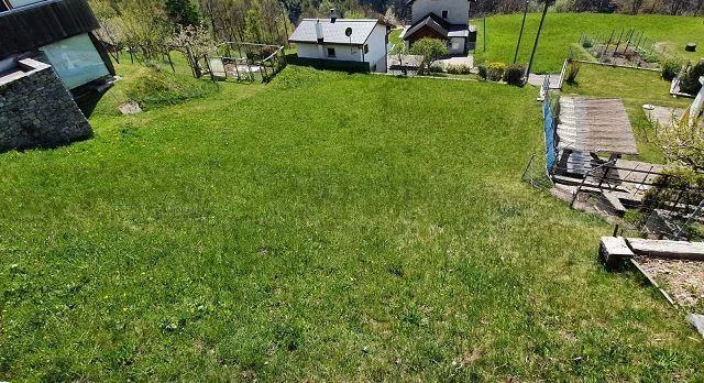 Terreno edificabile di 584 m2 in zona R2 / Baulandgrundstück von 58...