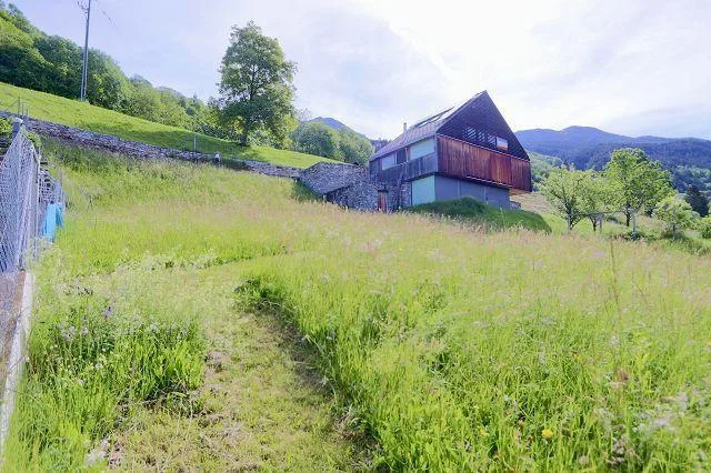 Terreno edificabile di 584 m2 in zona R2 / Baulandgrundstück von 58...