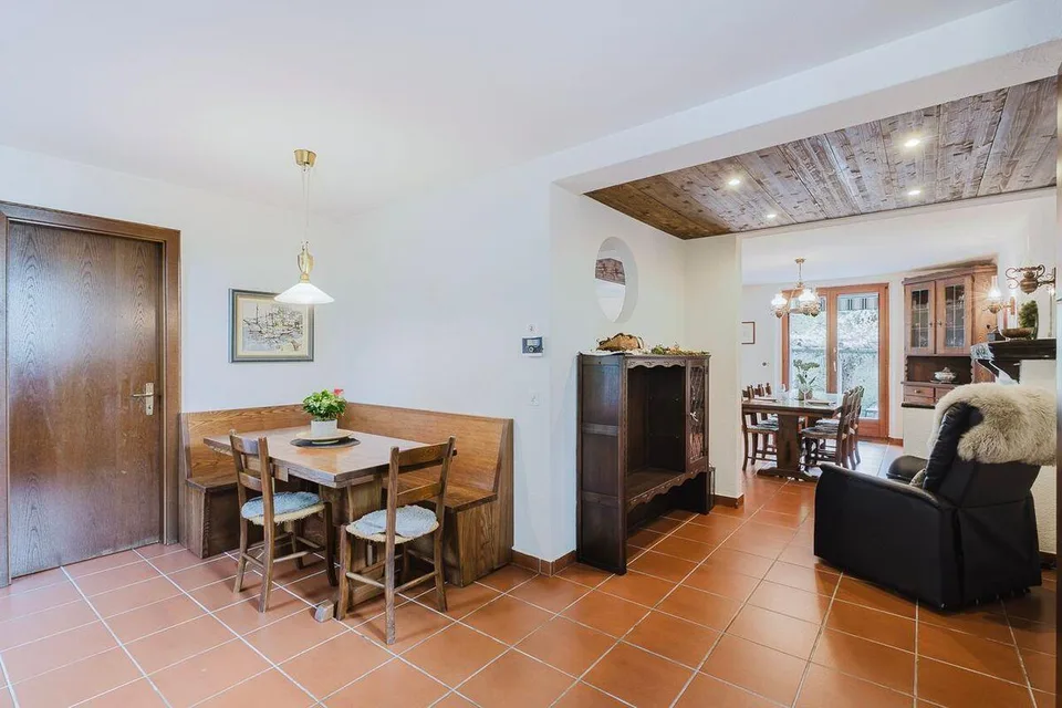AFFASCINANTE CASA TICINESE CON GIARDINO E PERGOLA - SU DUE PIANI