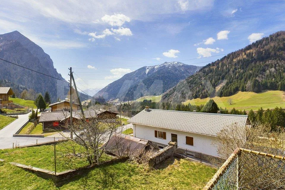 Magnifico rustico nella soleggiata Val di Blenio