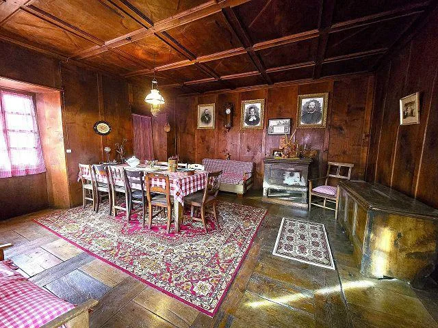 Casa storica di 12 loc. con grande terreno e bella vista aperta, mo... – Foto 9 von 30