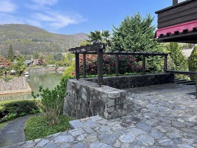 Ferienvilla - Idyllisches Juwel mit Pool direkt am Luganersee