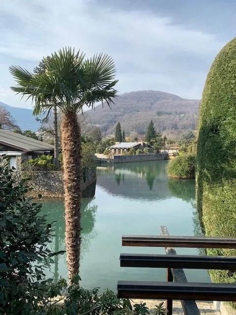 Ferienvilla - Idyllisches Juwel mit Pool direkt am Luganersee