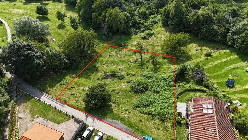 Schönes Grundstück auf dem Gipfel des Monte Brè