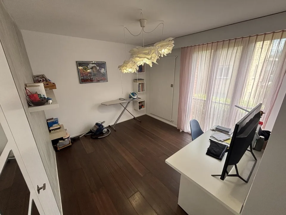 Elegante, helle 5,5-Zimmer-Wohnung im 1. OG in sonniger Lage eines ...