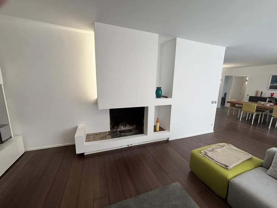 Elegante, helle 5,5-Zimmer-Wohnung im 1. OG in sonniger Lage eines ...