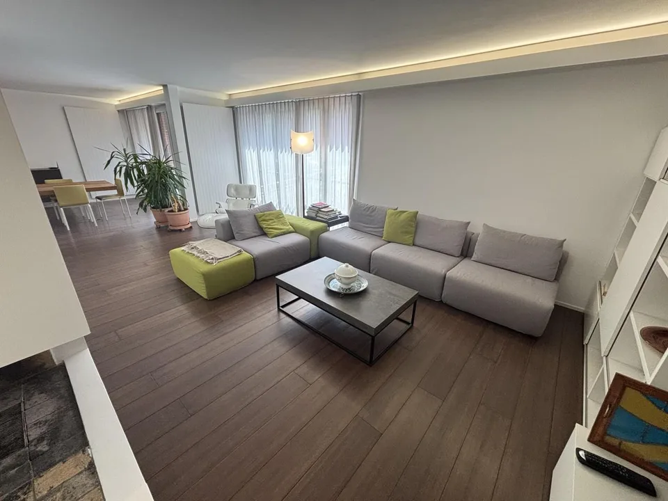 Elegante, helle 5,5-Zimmer-Wohnung im 1. OG in sonniger Lage eines ...