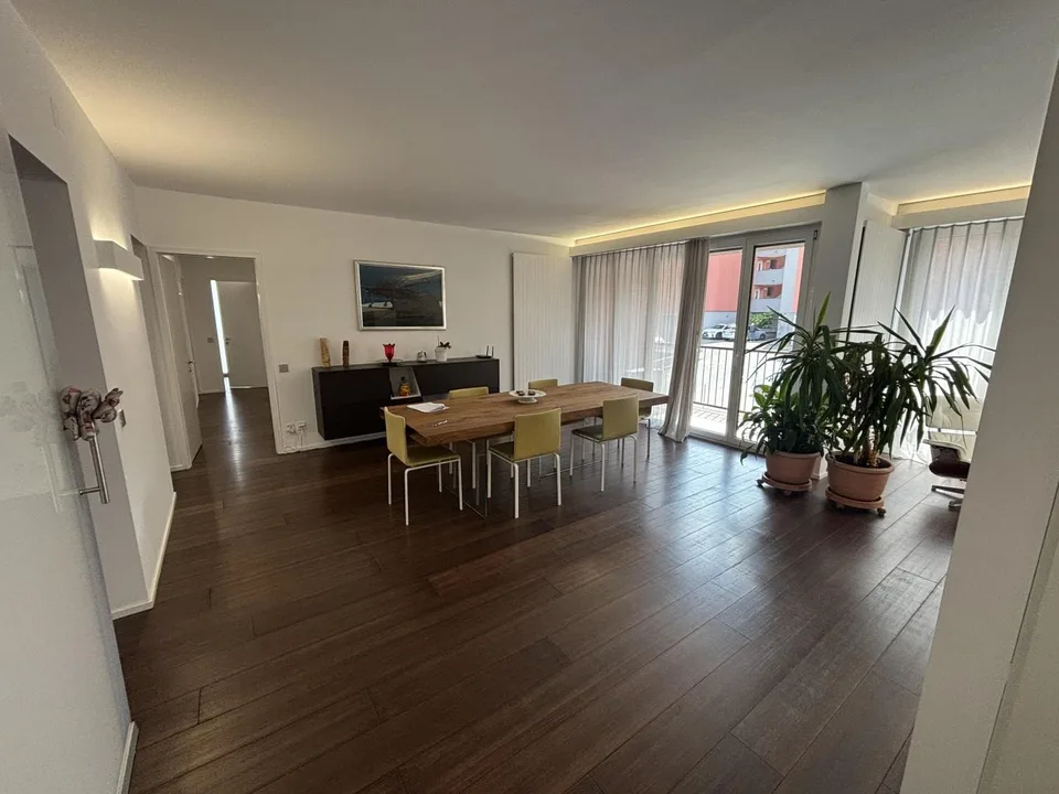 Elegante, helle 5,5-Zimmer-Wohnung im 1. OG in sonniger Lage eines ... – photo 9 sur 30