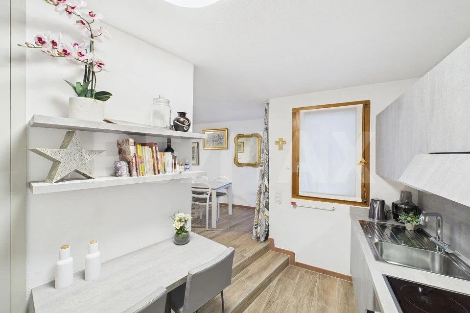 IMMOBILE a REDITO; Casa plurifamiliare  10 x appartamenti, 1 x nego...