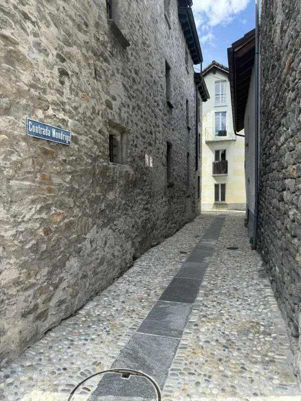 Losone - Haus im Dorfkern (Nucleo) mit zwei 2-Zimmer-Wohnungen