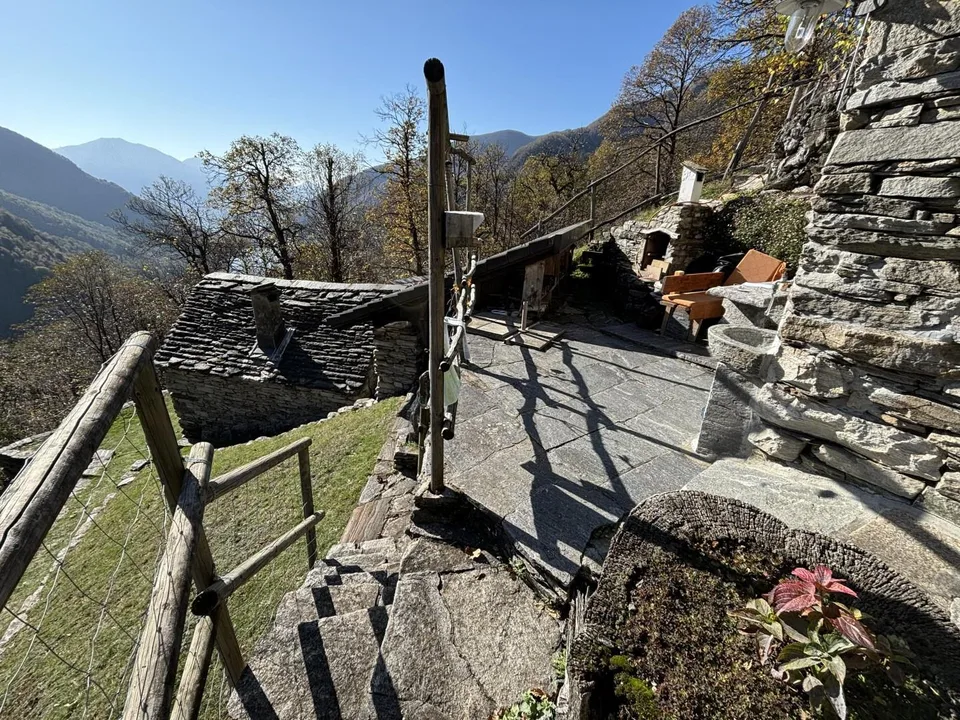 Schönes 3-Zimmer-Rustico mit einer Terrasse mit Rasen und viel Wald... – Foto 9 von 30