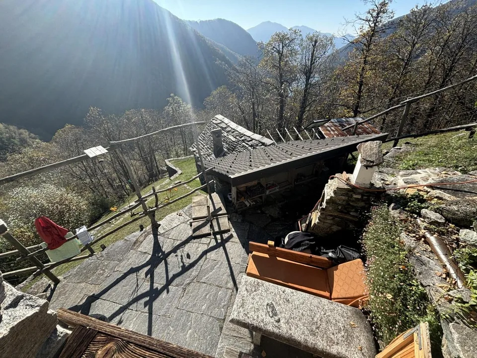 Schönes 3-Zimmer-Rustico mit einer Terrasse mit Rasen und viel Wald... – Foto 8 von 30