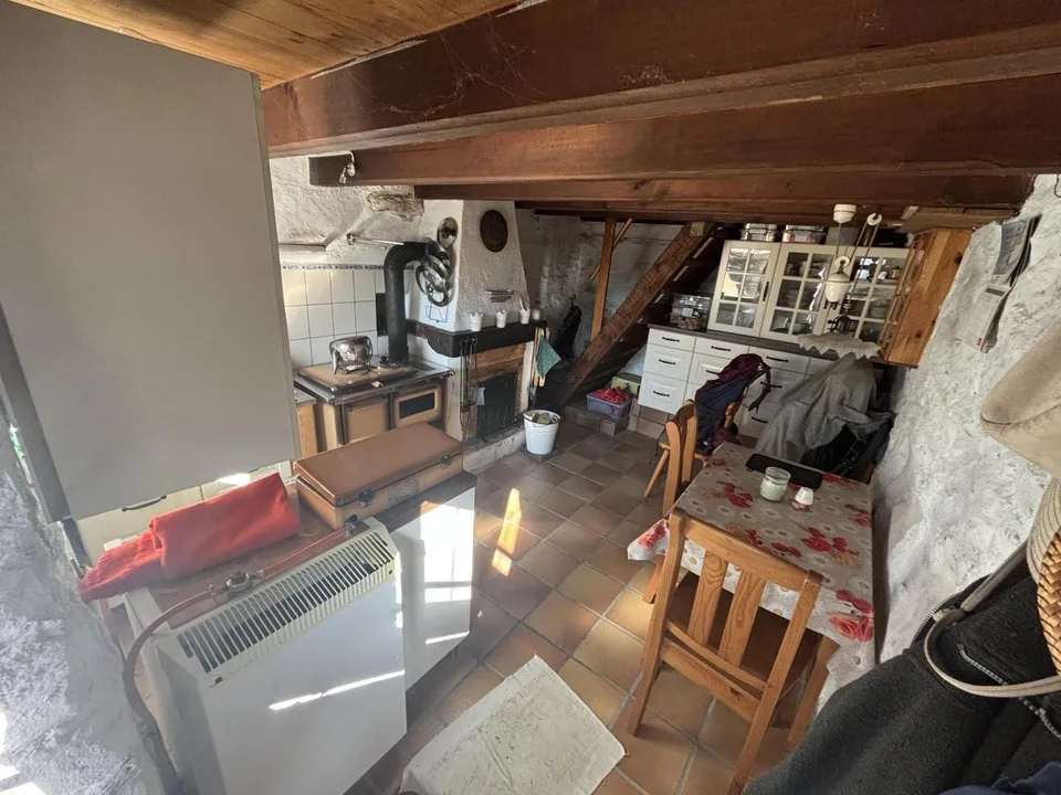 Schönes 3-Zimmer-Rustico mit einer Terrasse mit Rasen und viel Wald...