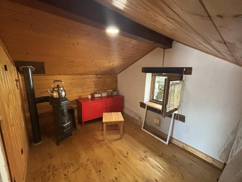 Schönes 3-Zimmer-Rustico mit einer Terrasse mit Rasen und viel Wald...