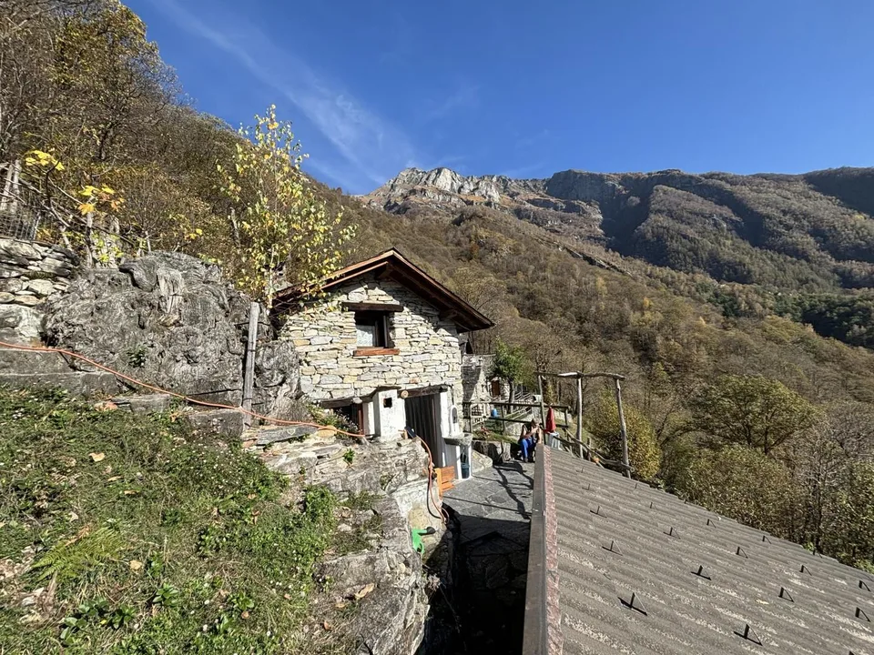 Schönes 3-Zimmer-Rustico mit einer Terrasse mit Rasen und viel Wald... – Foto 17 von 30