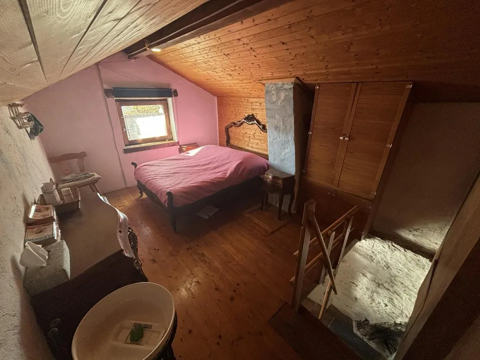 Schönes 3-Zimmer-Rustico mit einer Terrasse mit Rasen und viel Wald...