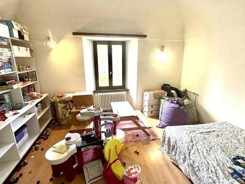 7-Zimmer-Haus mit Pergola und kleinem Garten in Seenähe / casa di 7...