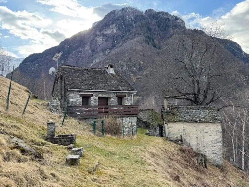 VAL D'AMBRA - Morei - Rustico abitabile