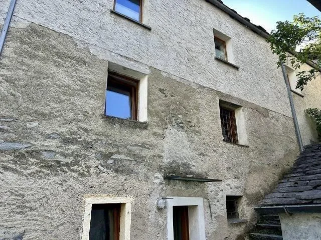 2-Familienhaus mit 3- und 4-Zimmer-Wohnungen / casa bifamiliare con...