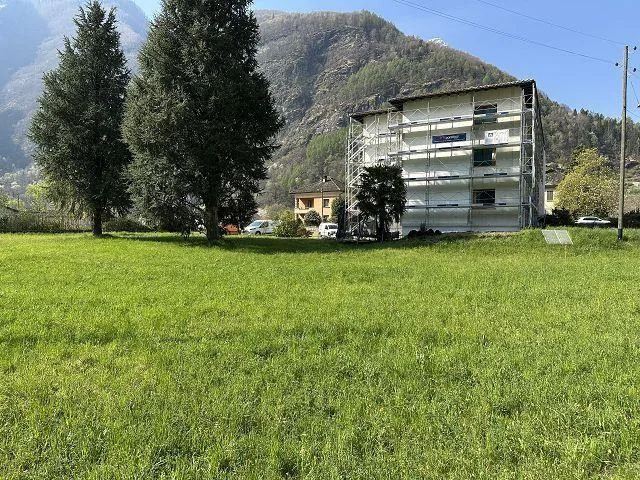 Bauland von 2711 m2 in der Bauzone R3 / terreno edificabile di 2711...