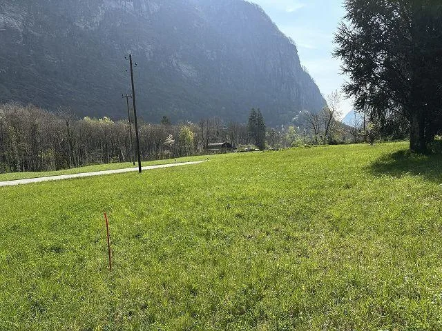 Bauland von 2711 m2 in der Bauzone R3 / terreno edificabile di 2711...