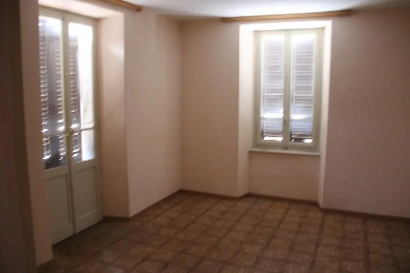 3-Familienhaus mit 4-Zi-Wohnungen und im EG Gewerberaum von 200 m2 ...