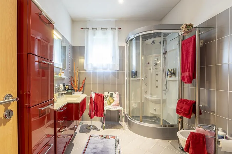 GRANDE CASA UNIFAMLIARE CON GIARDINO A CASTIONE – foto 17 di 24