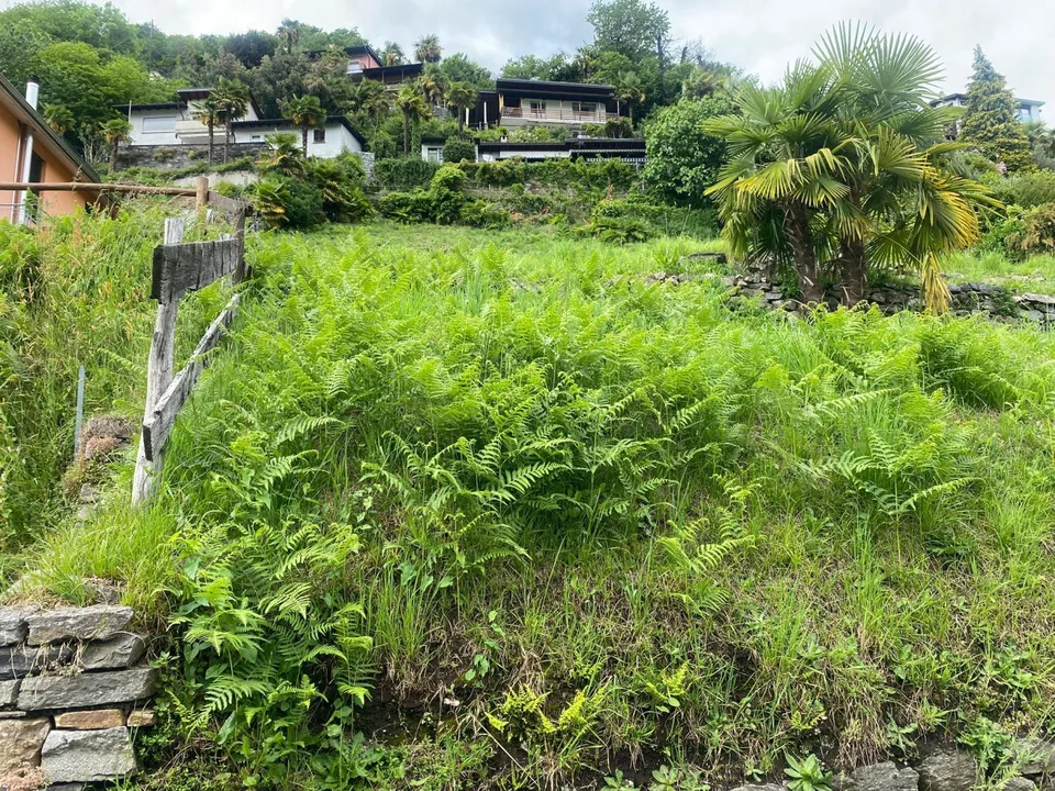 Baulandgrundstück lvon 1100 m2 Fläche in Zone R2 mit Seeblick /Terr...
