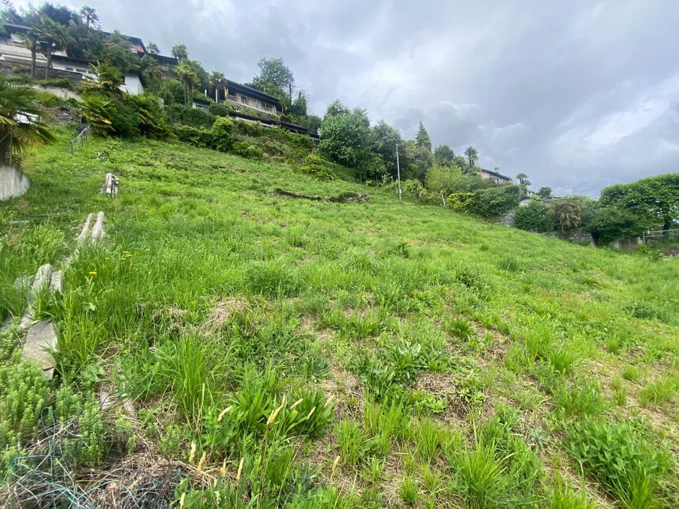 Baulandgrundstück lvon 1100 m2 Fläche in Zone R2 mit Seeblick /Terr...