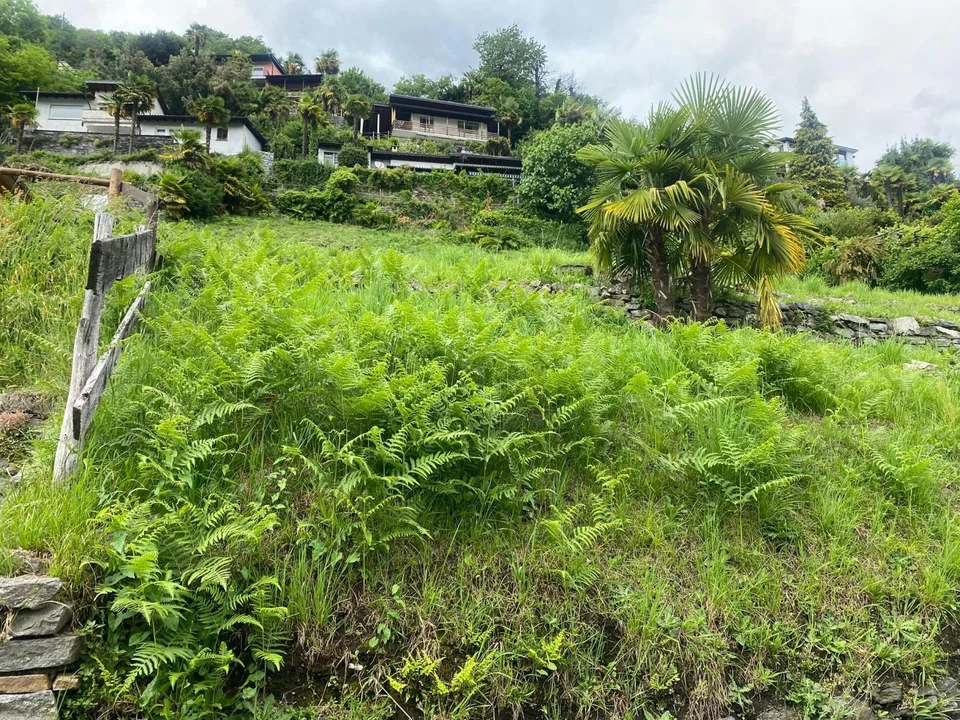Baulandgrundstück lvon 1100 m2 Fläche in Zone R2 mit Seeblick /Terr...