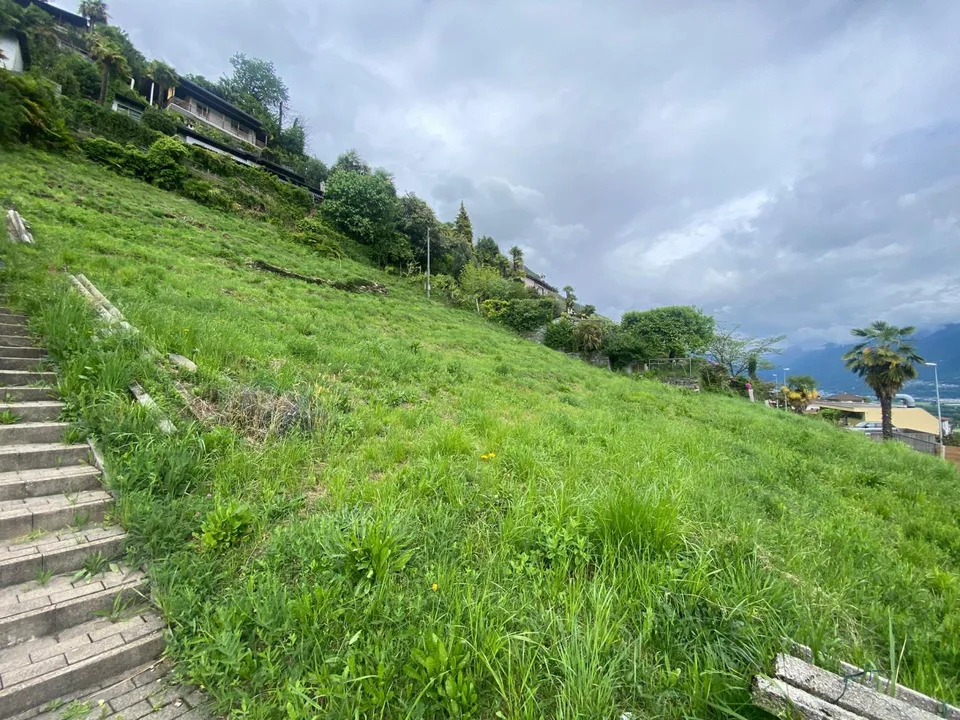 Baulandgrundstück lvon 1100 m2 Fläche in Zone R2 mit Seeblick /Terr...