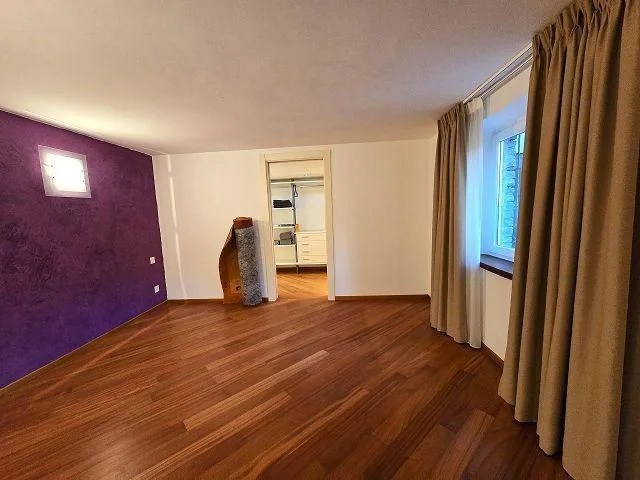 2-Familien Villa mit Schwimmbad an sehr ruhiger, sonniger Aussichts... – Foto 29 von 30