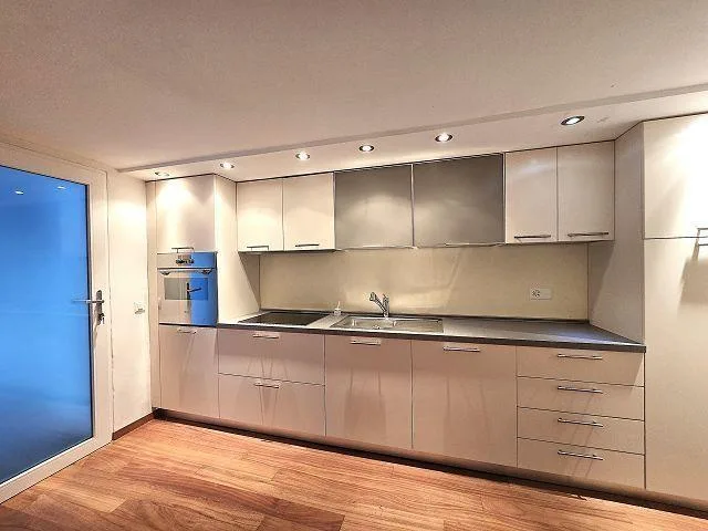 2-Familien Villa mit Schwimmbad an sehr ruhiger, sonniger Aussichts... – Foto 27 von 30